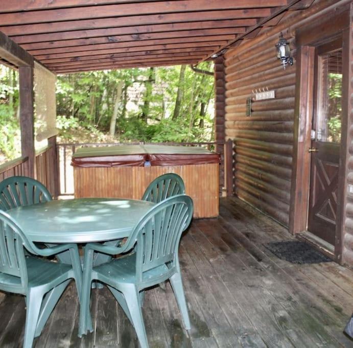 Rustic Black Bear Cabin Pigeon Forge Exterior foto